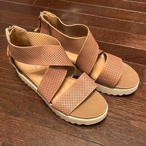 Women’s Steven natural comfort platform shoes.